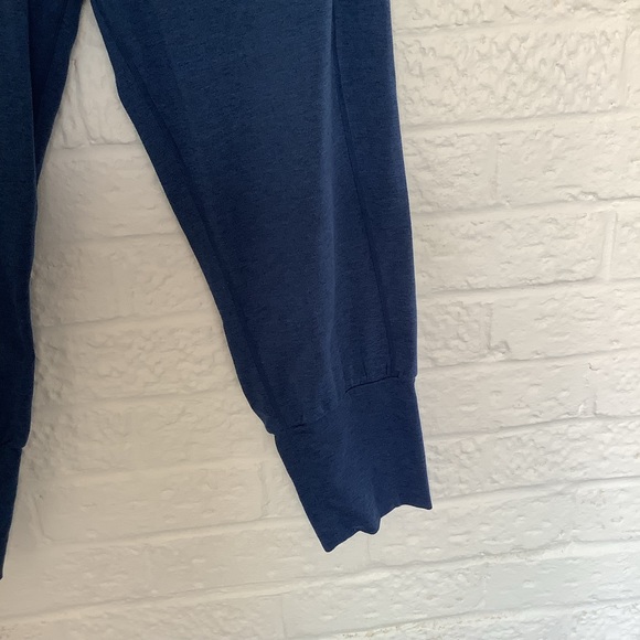 Sweaty Betty Cropped Yoga Pants - Size M - Blue - Lightweight - Picture 4 of 6